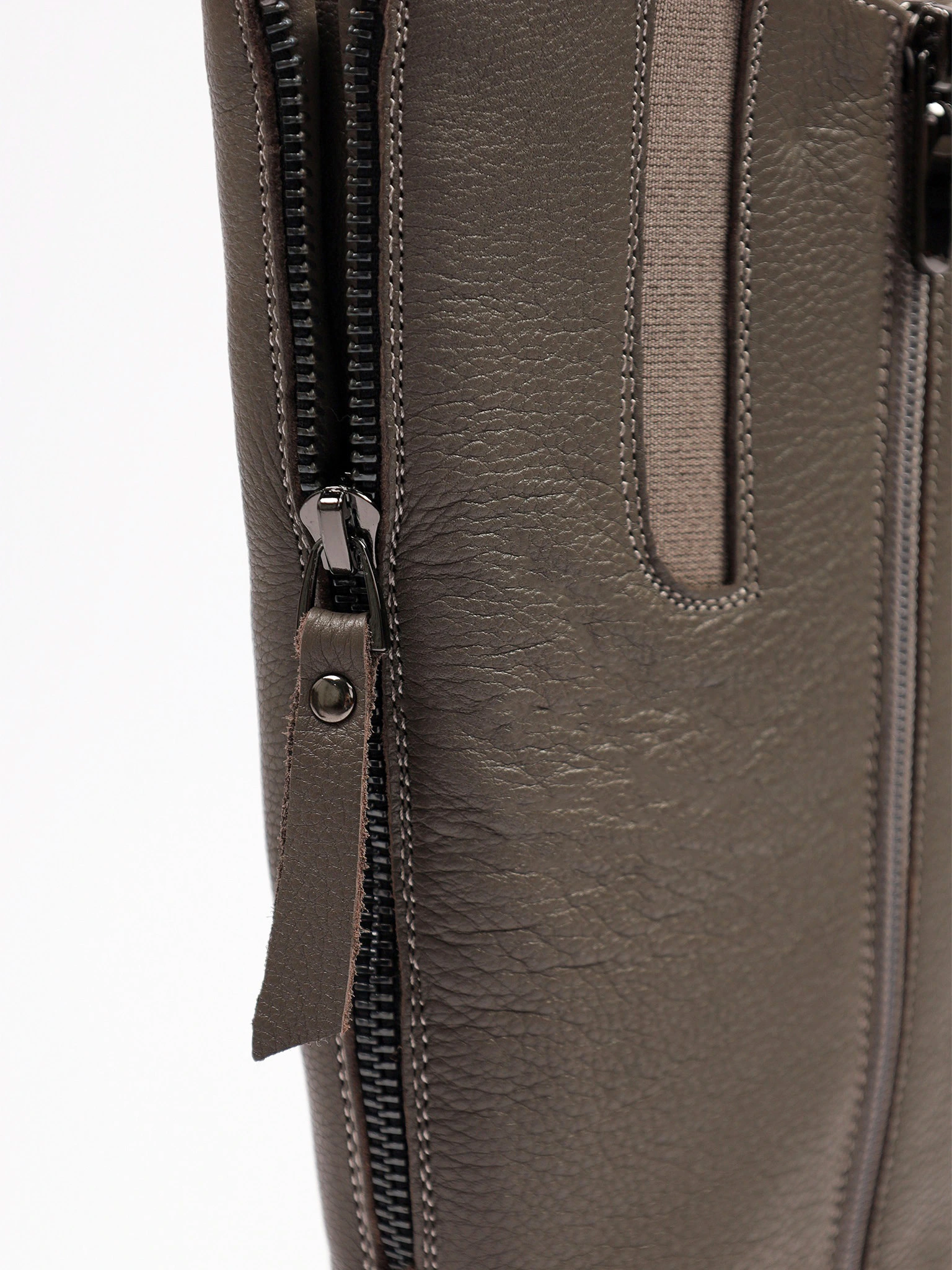 Сапоги серого цвета на рельефной подошве